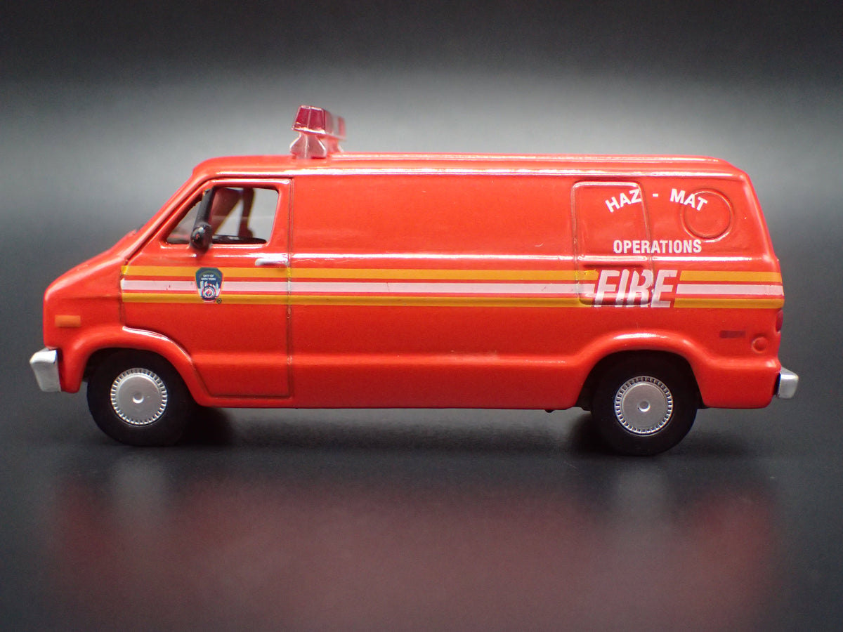 1976 76 DODGE B100 VAN FDNY 1:64 SCALE COLLECTIBLE DIORAMA DIECAST MODEL CAR