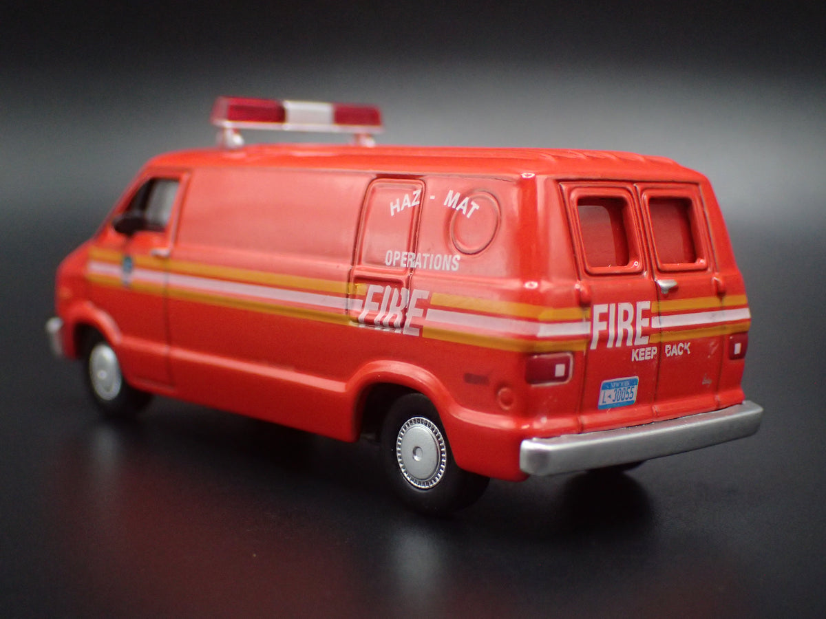 1976 76 DODGE B100 VAN FDNY 1:64 SCALE COLLECTIBLE DIORAMA DIECAST MODEL CAR