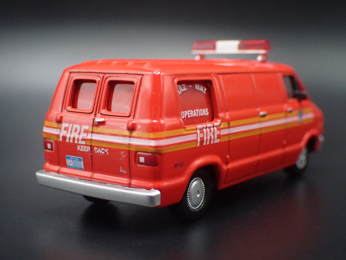 1976 76 DODGE B100 VAN FDNY 1:64 SCALE COLLECTIBLE DIORAMA DIECAST MODEL CAR