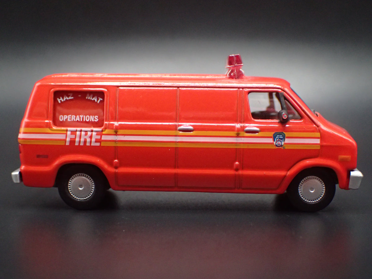 1976 76 DODGE B100 VAN FDNY 1:64 SCALE COLLECTIBLE DIORAMA DIECAST MODEL CAR