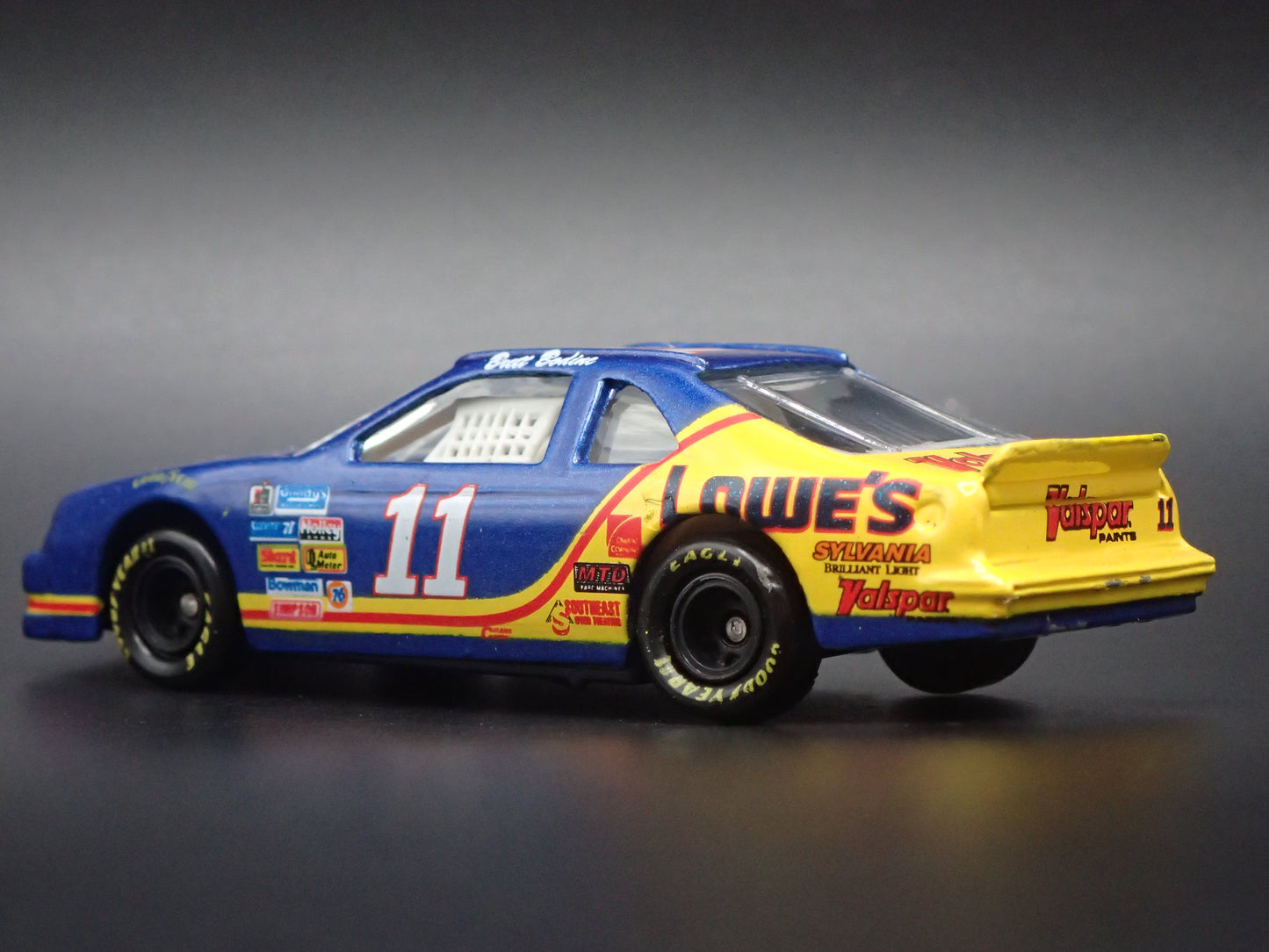 1995 FORD THUNDERBIRD 11 BRETT BODINE LOWES NASCAR 1:64 SCALE DIECAST MODEL CAR