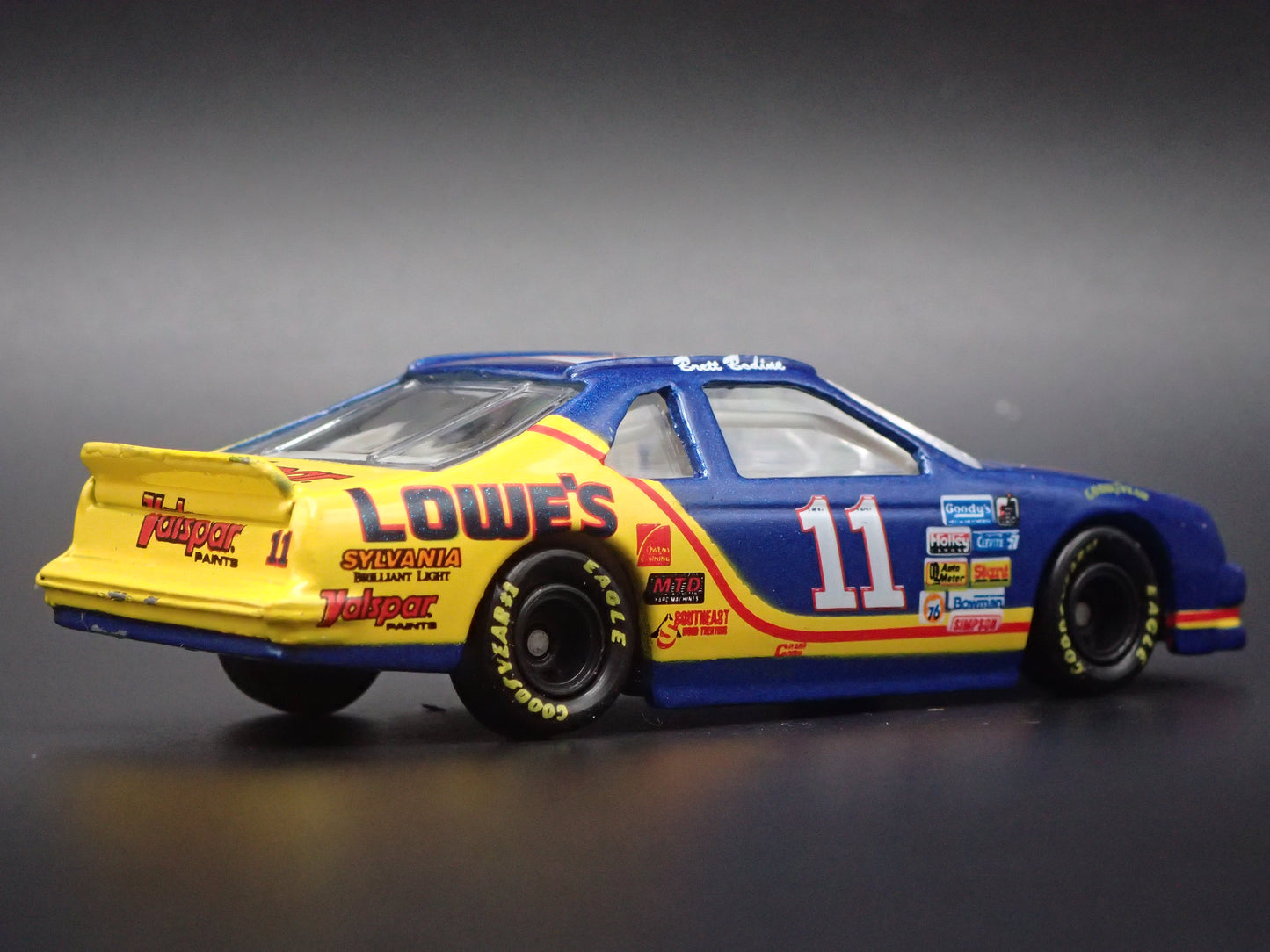 1995 FORD THUNDERBIRD 11 BRETT BODINE LOWES NASCAR 1:64 SCALE DIECAST MODEL CAR