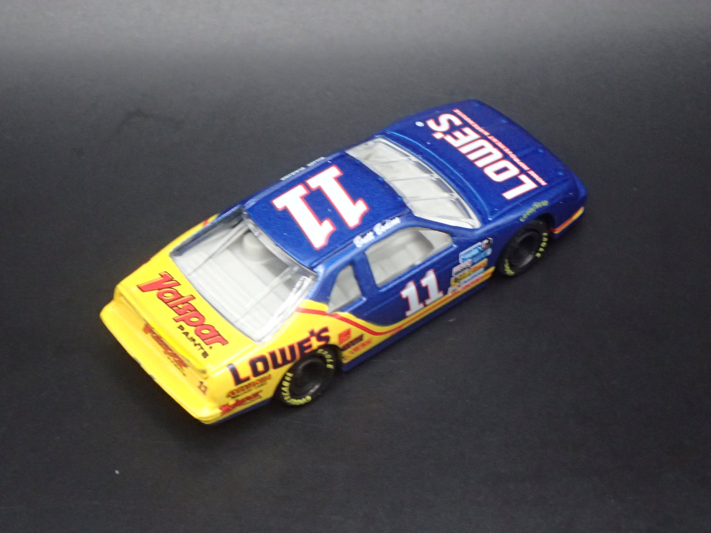 1995 FORD THUNDERBIRD 11 BRETT BODINE LOWES NASCAR 1:64 SCALE DIECAST MODEL CAR