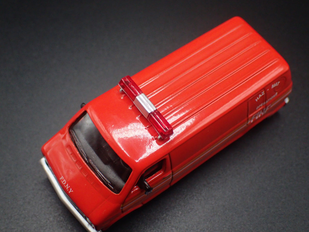 1976 76 DODGE B100 VAN FDNY 1:64 SCALE COLLECTIBLE DIORAMA DIECAST MODEL CAR