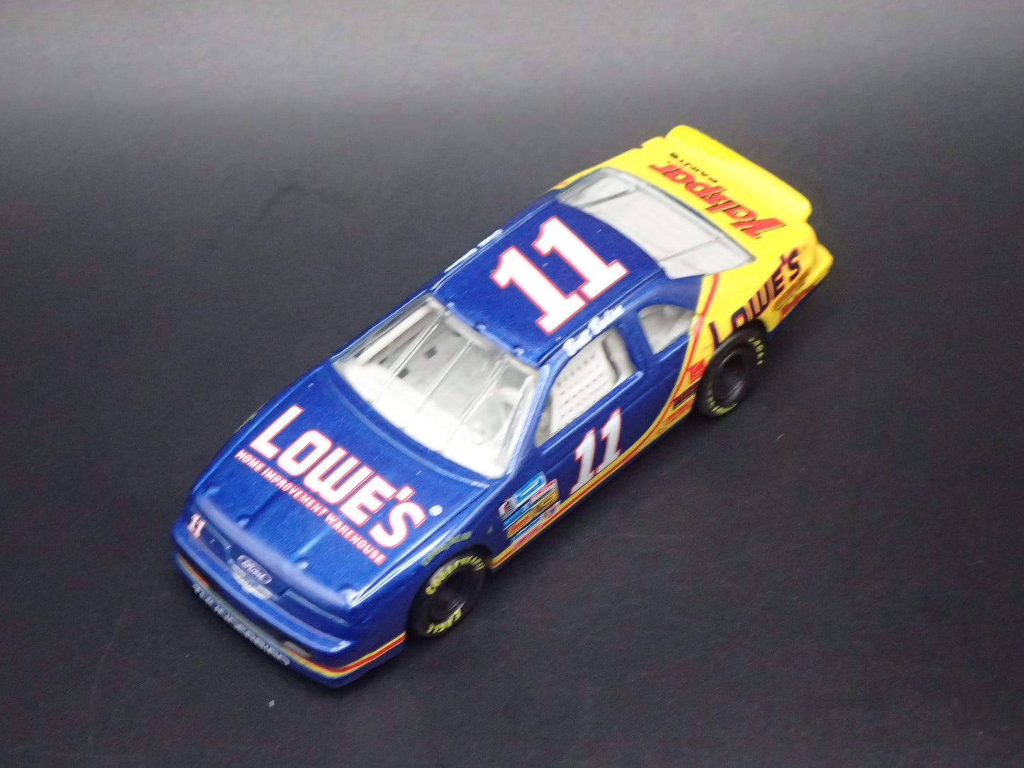 1995 FORD THUNDERBIRD 11 BRETT BODINE LOWES NASCAR 1:64 SCALE DIECAST MODEL CAR