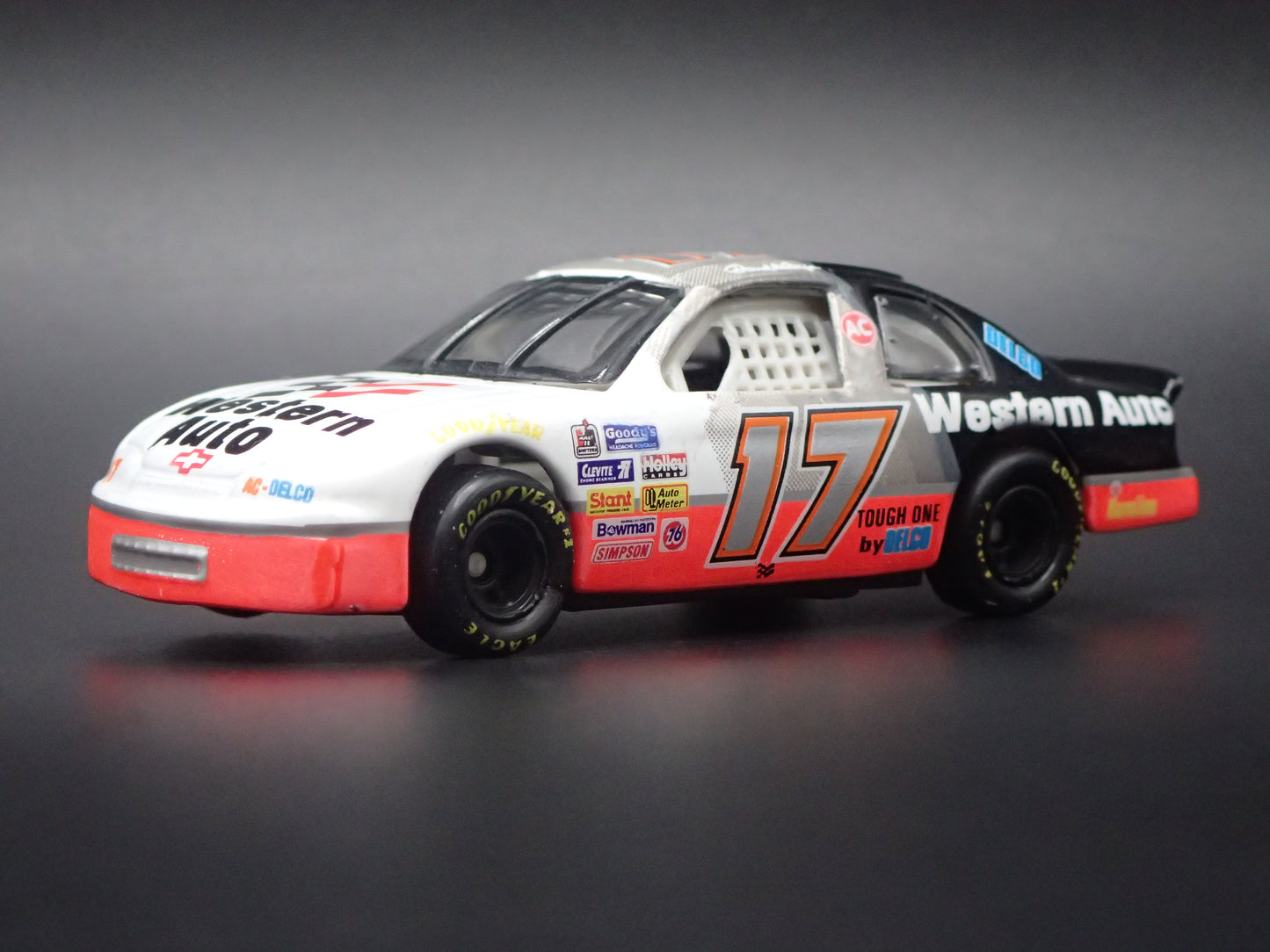 1995 CHEVY CHEVROLET MONTE CARLO DARRELL WALTRIP NASCAR 1:64 DIECAST MODEL CAR