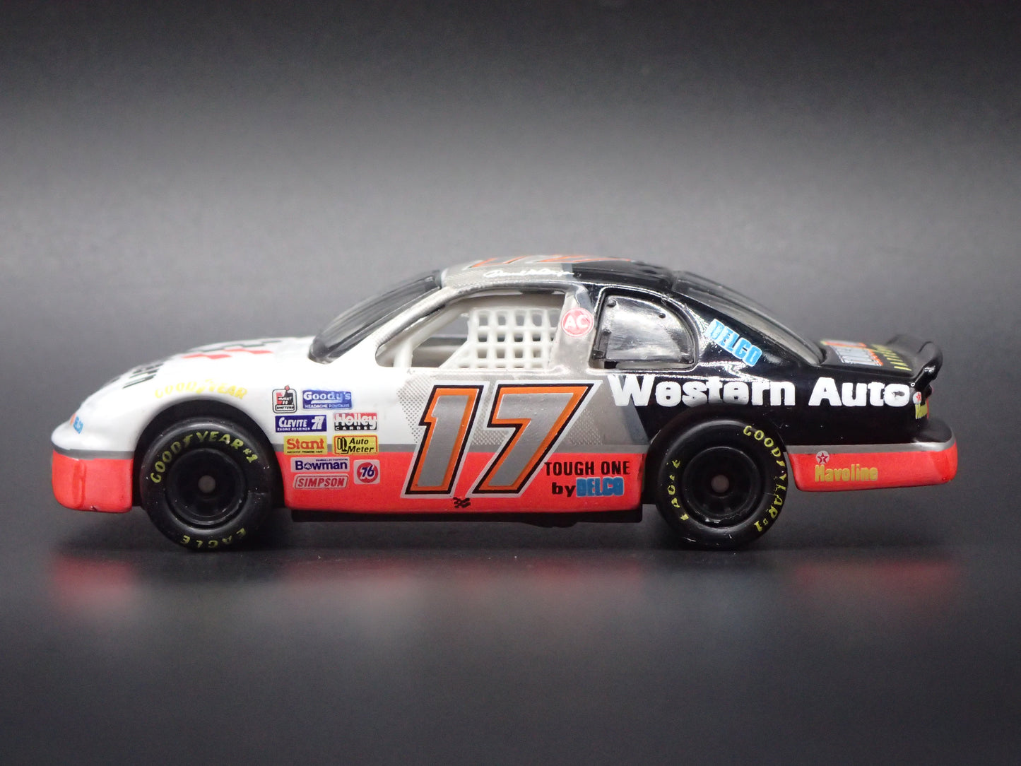1995 CHEVY CHEVROLET MONTE CARLO DARRELL WALTRIP NASCAR 1:64 DIECAST MODEL CAR