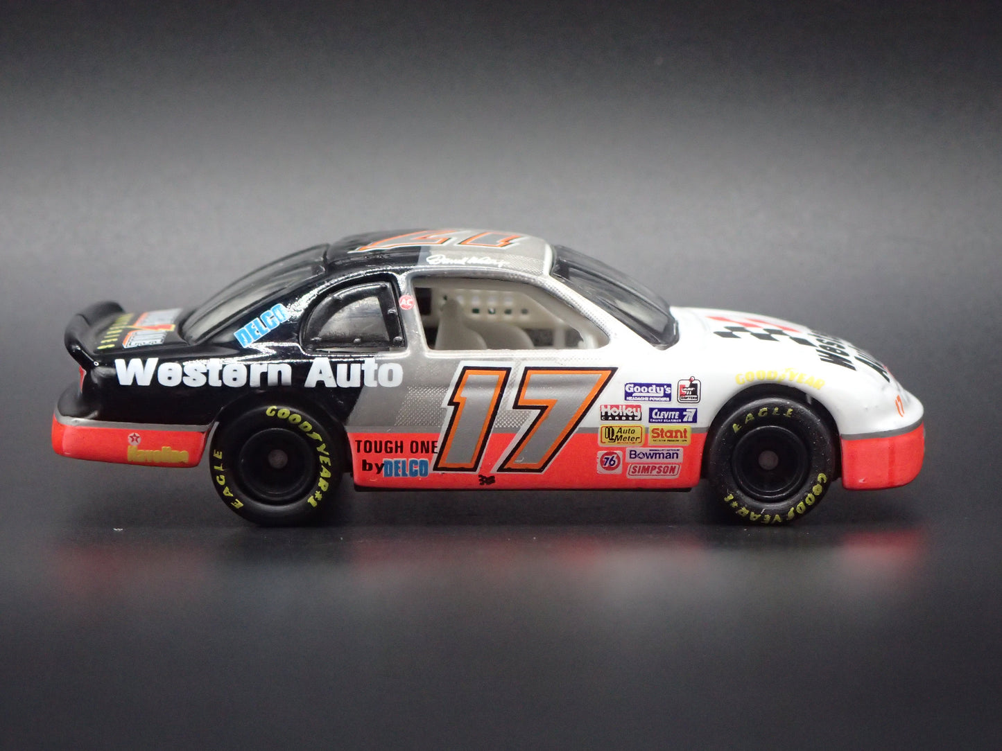 1995 CHEVY CHEVROLET MONTE CARLO DARRELL WALTRIP NASCAR 1:64 DIECAST MODEL CAR