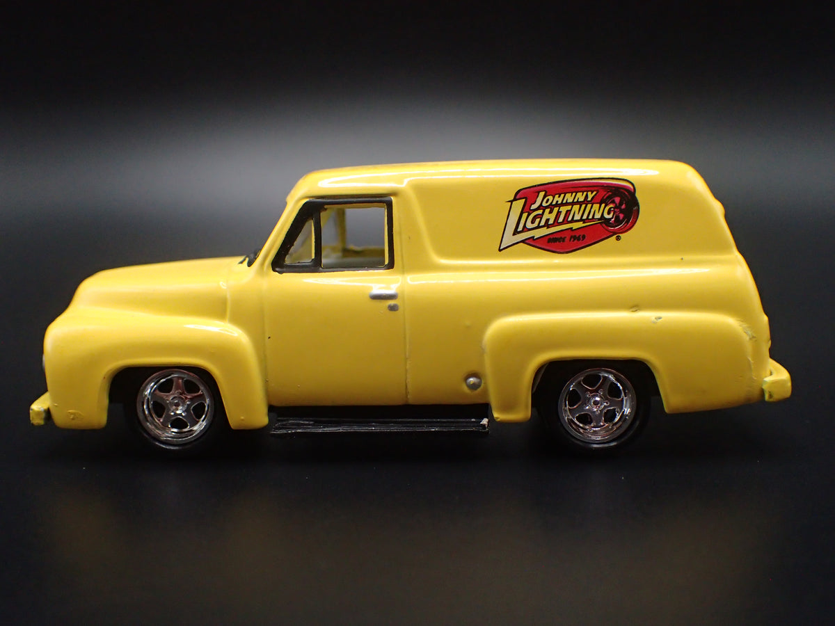 1955 55 FORD PANEL DELIVERY YELLOW 1:64 SCALE DIORAMA DIECAST MODEL CAR