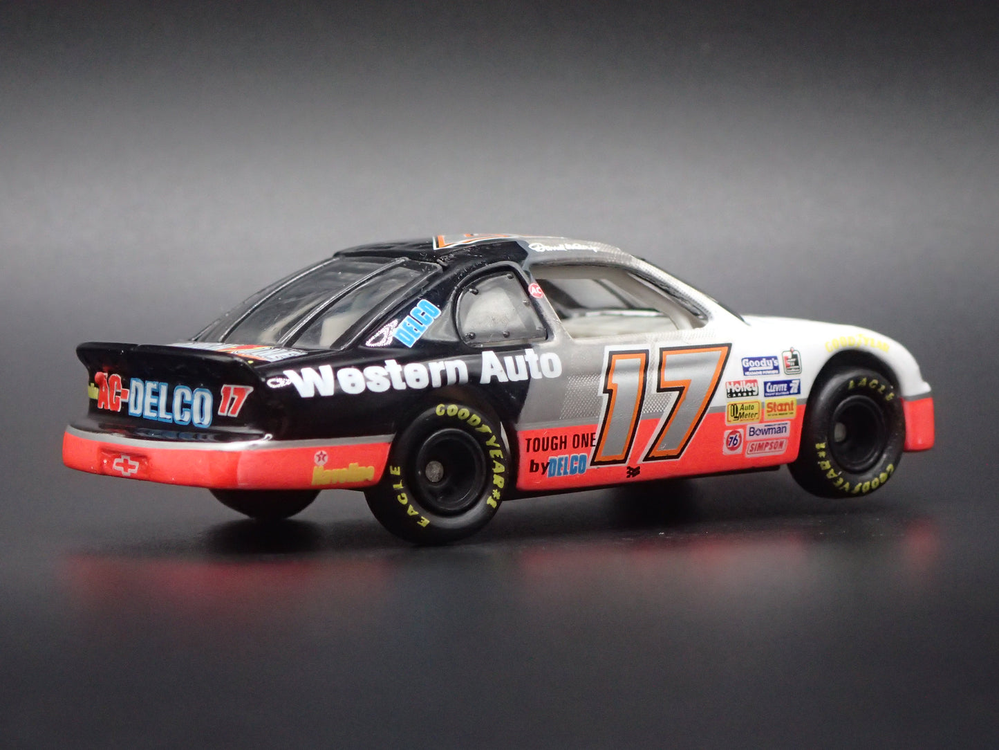 1995 CHEVY CHEVROLET MONTE CARLO DARRELL WALTRIP NASCAR 1:64 DIECAST MODEL CAR