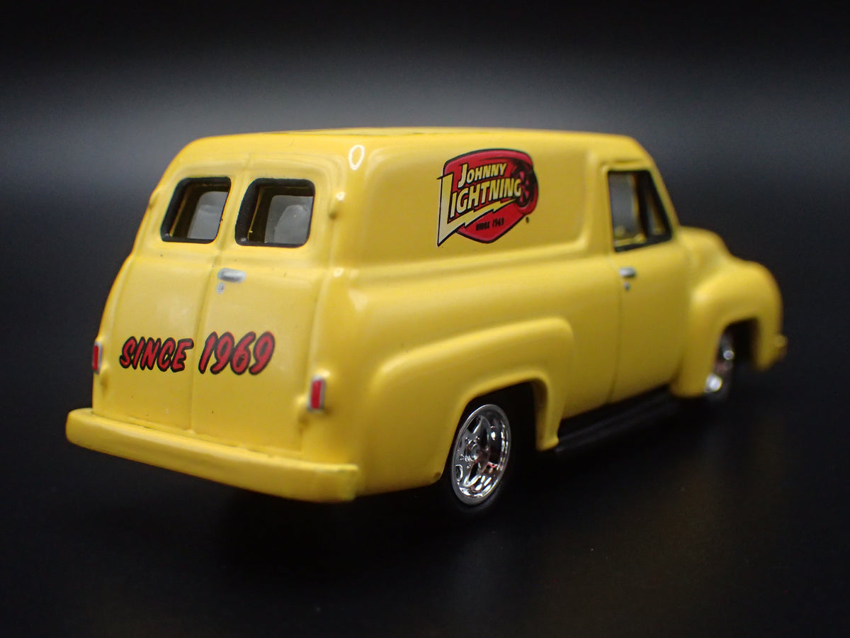 1955 55 FORD PANEL DELIVERY YELLOW 1:64 SCALE DIORAMA DIECAST MODEL CAR