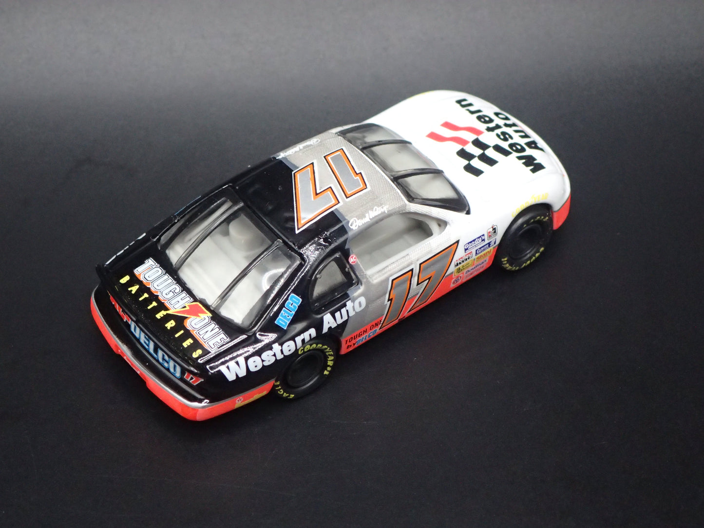 1995 CHEVY CHEVROLET MONTE CARLO DARRELL WALTRIP NASCAR 1:64 DIECAST MODEL CAR