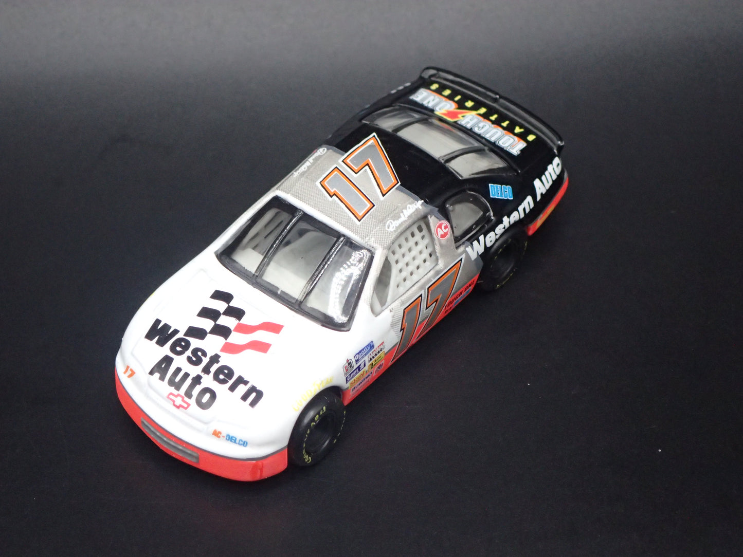 1995 CHEVY CHEVROLET MONTE CARLO DARRELL WALTRIP NASCAR 1:64 DIECAST MODEL CAR