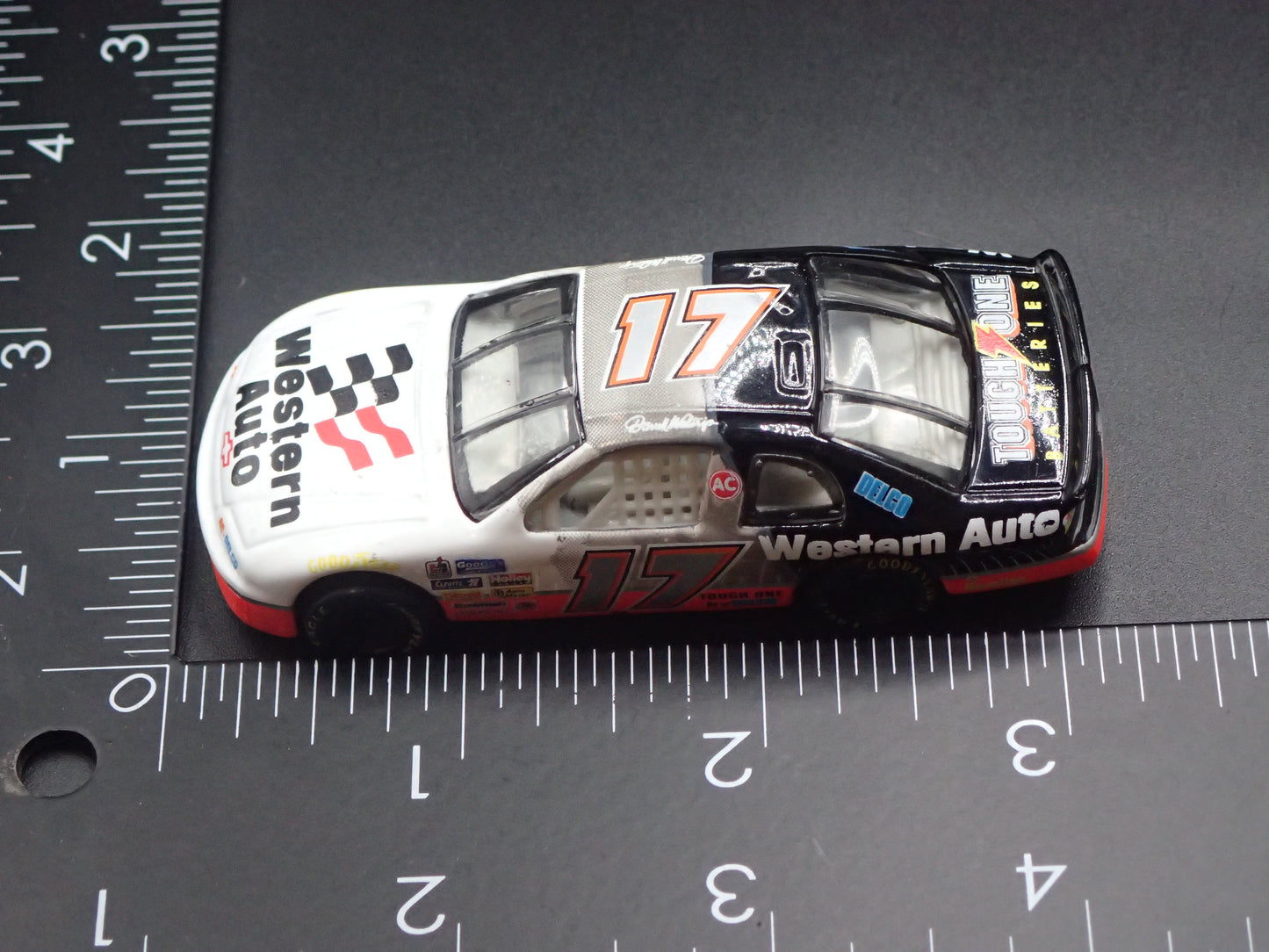 1995 CHEVY CHEVROLET MONTE CARLO DARRELL WALTRIP NASCAR 1:64 DIECAST MODEL CAR