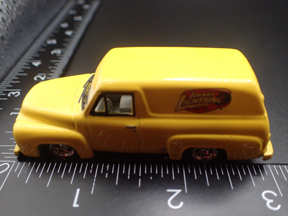 1955 55 FORD PANEL DELIVERY YELLOW 1:64 SCALE DIORAMA DIECAST MODEL CAR