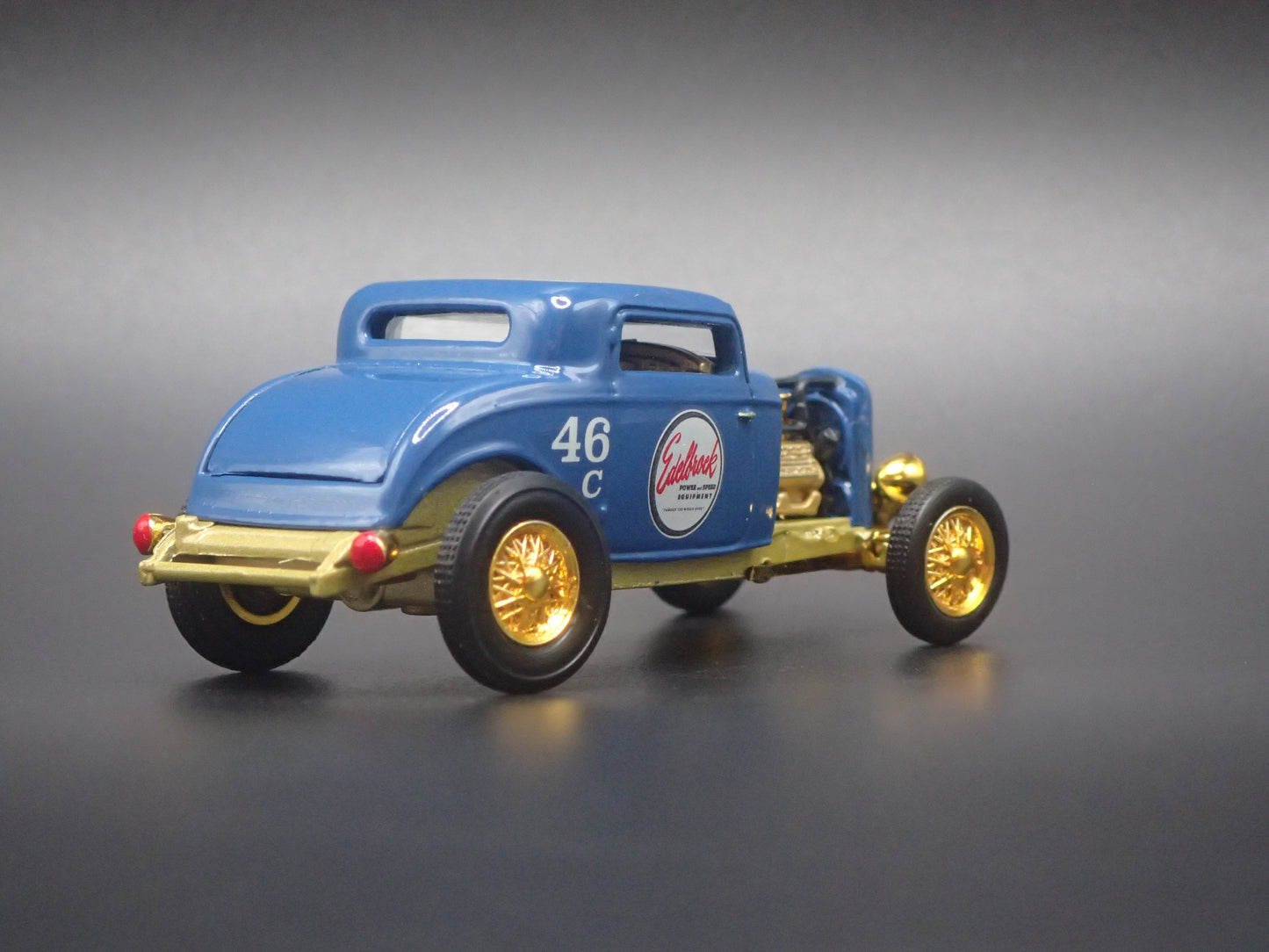 1932 32 FORD THREE WINDOW COUPE HOT ROD EDELBROCK GOLD CHASE 1:64 SCALE DIECAST CAR