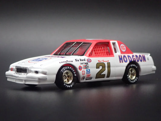 1982 82 FORD THUNDERBIRD 21 NEIL BONNETT HODGDON NASCAR 1:64 SCALE DIECAST MODEL CAR