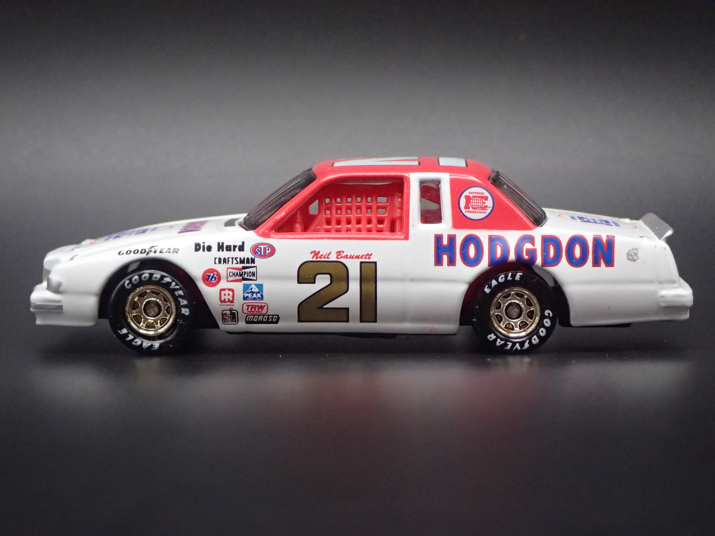 1982 82 FORD THUNDERBIRD 21 NEIL BONNETT HODGDON NASCAR 1:64 SCALE DIECAST MODEL CAR