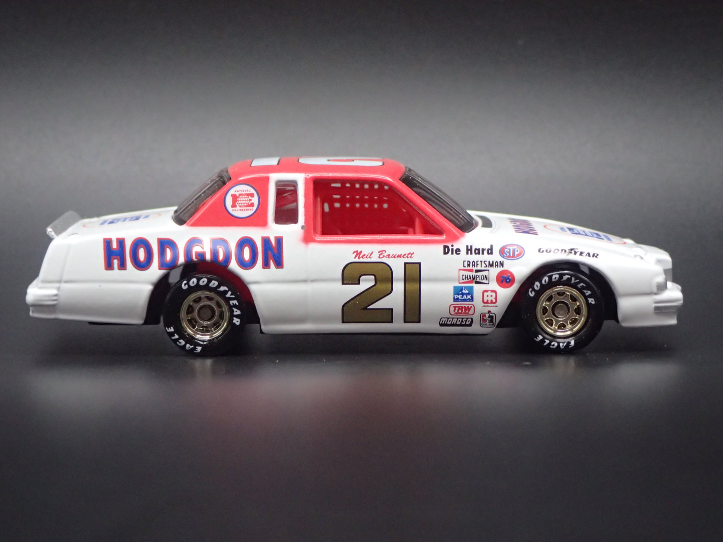 1982 82 FORD THUNDERBIRD 21 NEIL BONNETT HODGDON NASCAR 1:64 SCALE DIECAST MODEL CAR
