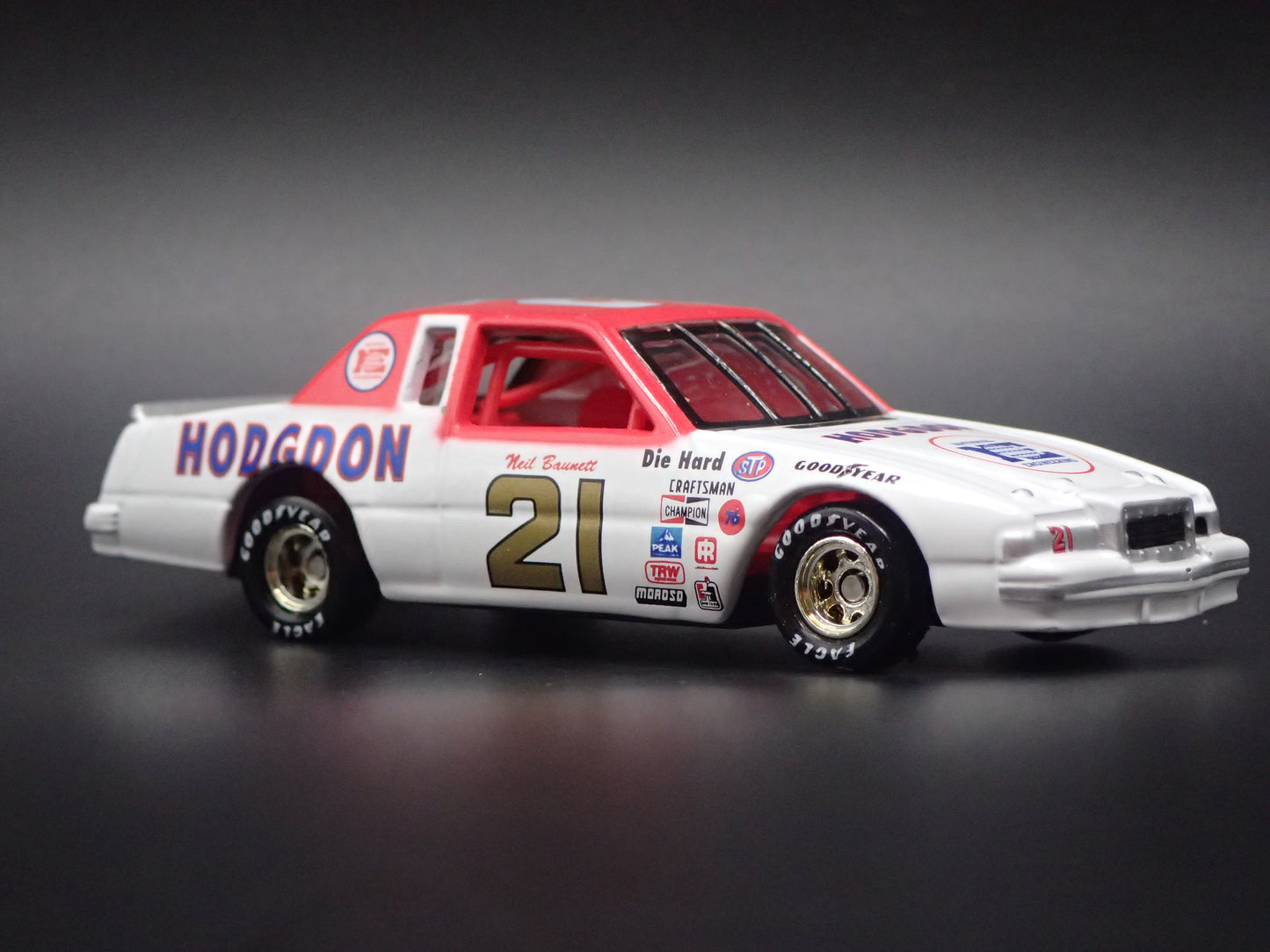 1982 82 FORD THUNDERBIRD 21 NEIL BONNETT HODGDON NASCAR 1:64 SCALE DIECAST MODEL CAR