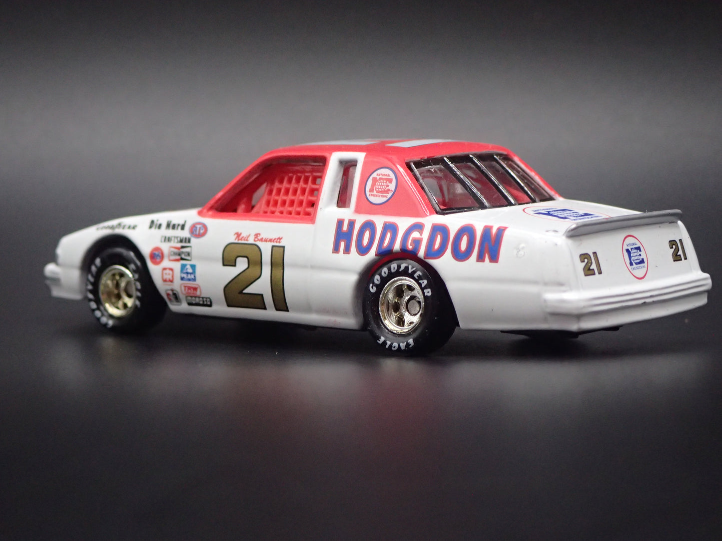 1982 82 FORD THUNDERBIRD 21 NEIL BONNETT HODGDON NASCAR 1:64 SCALE DIECAST MODEL CAR