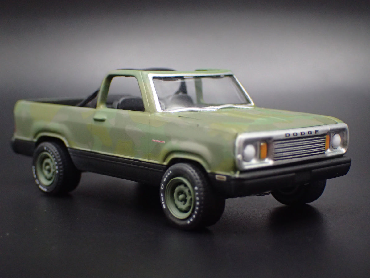 1977 77 DODGE RAMCHARGER GREEN 1/64 SCALE COLLECTIBLE DIORAMA DIECAST MODEL CAR