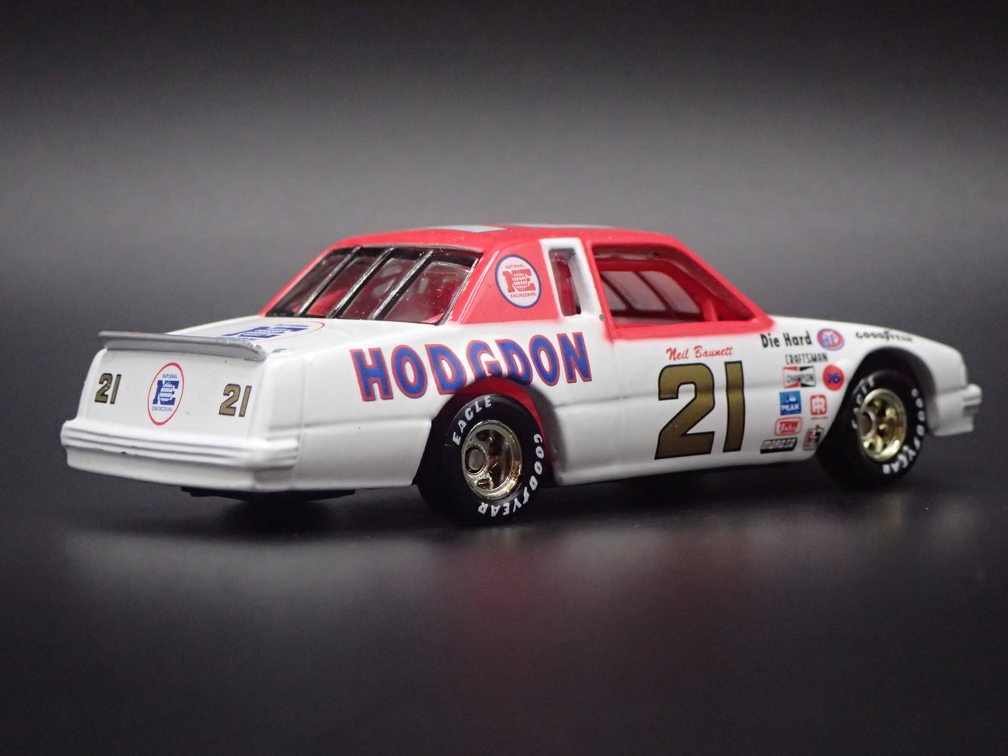 1982 82 FORD THUNDERBIRD 21 NEIL BONNETT HODGDON NASCAR 1:64 SCALE DIECAST MODEL CAR