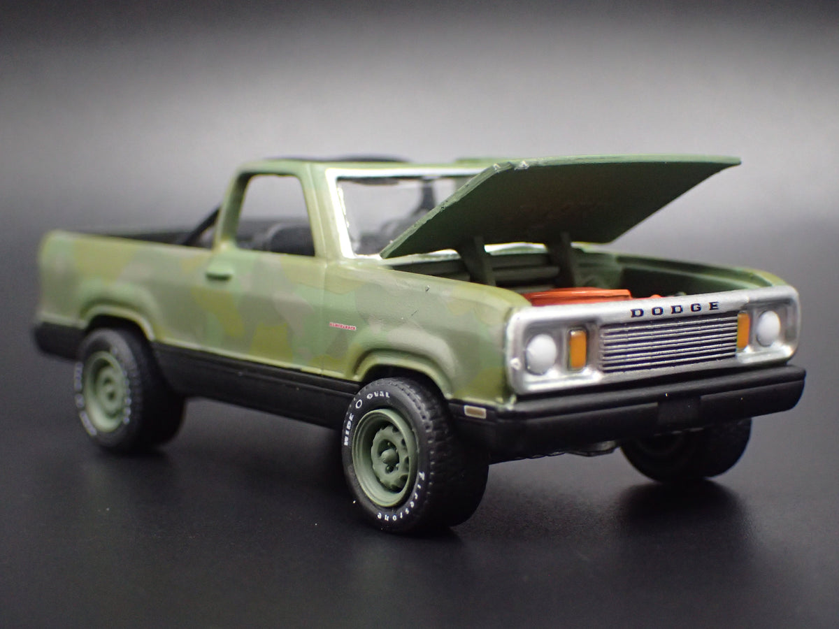 1977 77 DODGE RAMCHARGER GREEN 1/64 SCALE COLLECTIBLE DIORAMA DIECAST MODEL CAR