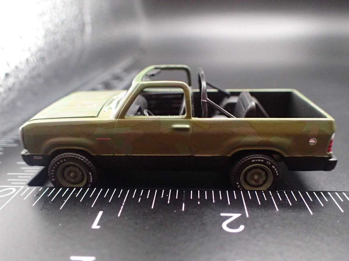 1977 77 DODGE RAMCHARGER GREEN 1/64 SCALE COLLECTIBLE DIORAMA DIECAST MODEL CAR