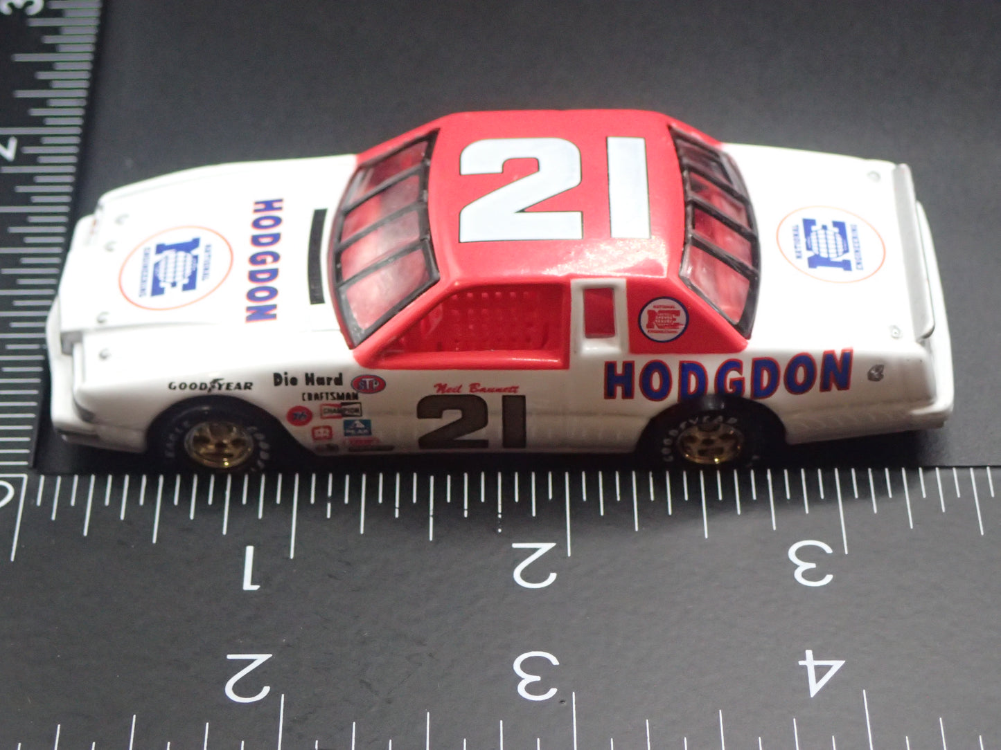 1982 82 FORD THUNDERBIRD 21 NEIL BONNETT HODGDON NASCAR 1:64 SCALE DIECAST MODEL CAR