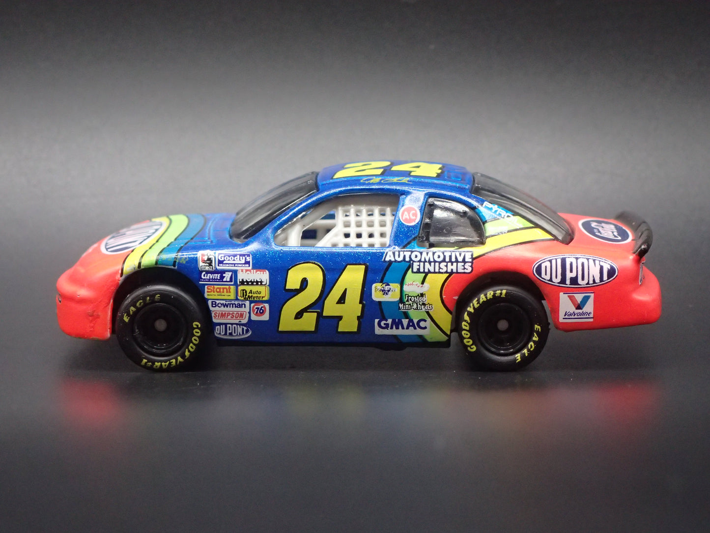 1995 CHEVY CHEVROLET MONTE CARLO JEFF GORDON NASCAR 1:64 SCALE DIECAST MODEL CAR