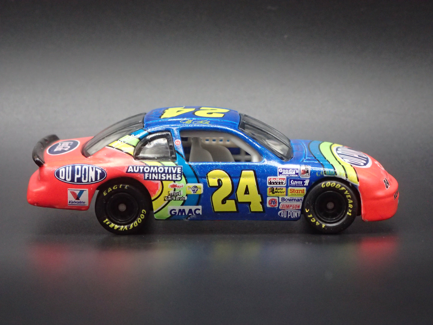 1995 CHEVY CHEVROLET MONTE CARLO JEFF GORDON NASCAR 1:64 SCALE DIECAST MODEL CAR