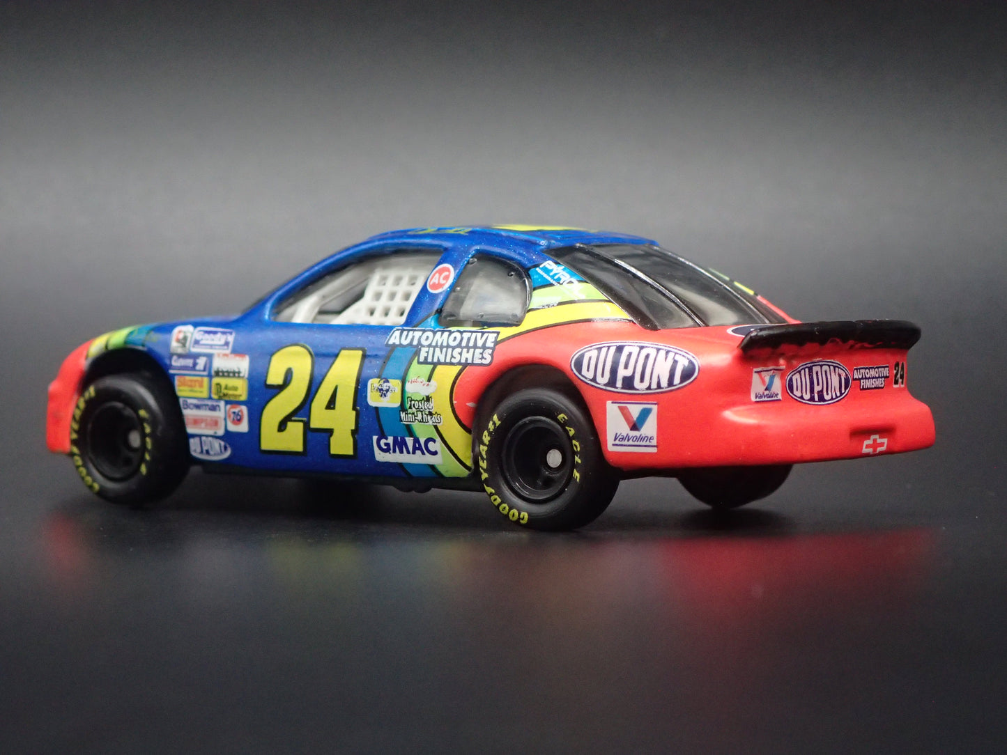 1995 CHEVY CHEVROLET MONTE CARLO JEFF GORDON NASCAR 1:64 SCALE DIECAST MODEL CAR