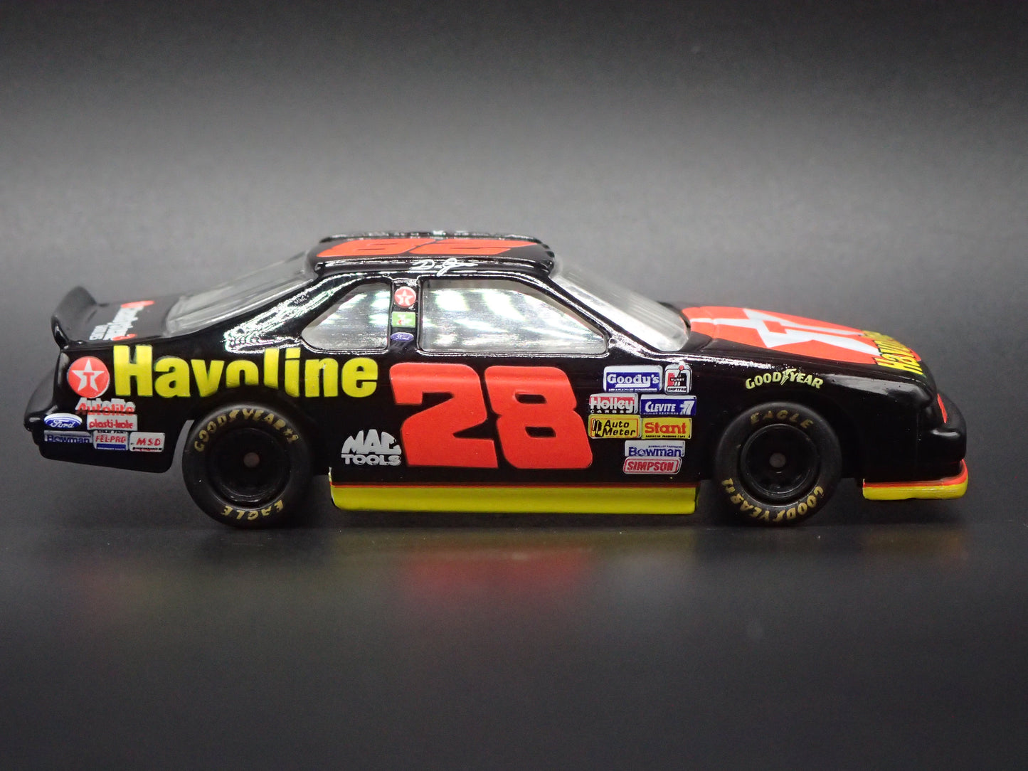 1995 95 FORD THUNDERBIRD 28 DALE JARRETT NASCAR 1:64 SCALE DIECAST MODEL CAR