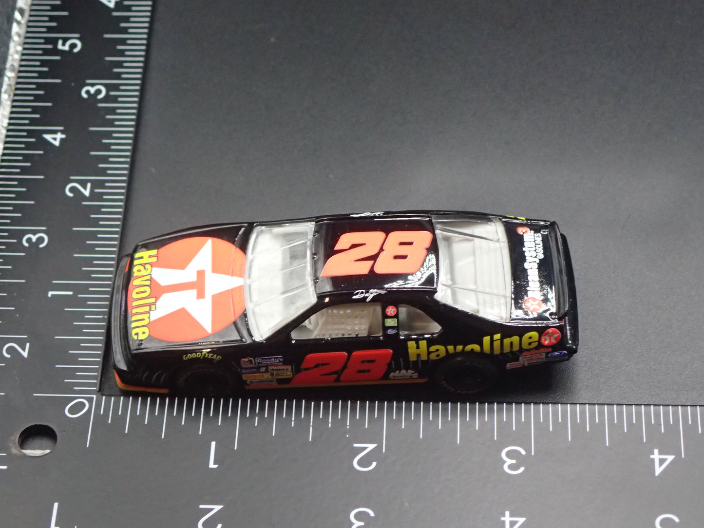 1995 95 FORD THUNDERBIRD 28 DALE JARRETT NASCAR 1:64 SCALE DIECAST MODEL CAR
