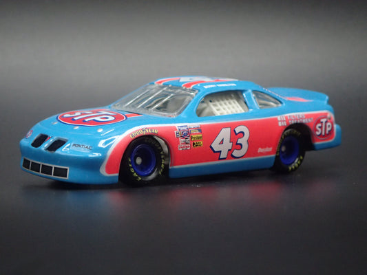 1996 96 PONTIAC GRAND PRIX 43 BOBBY HAMILTON NASCAR 1:64 SCALE DIECAST CAR