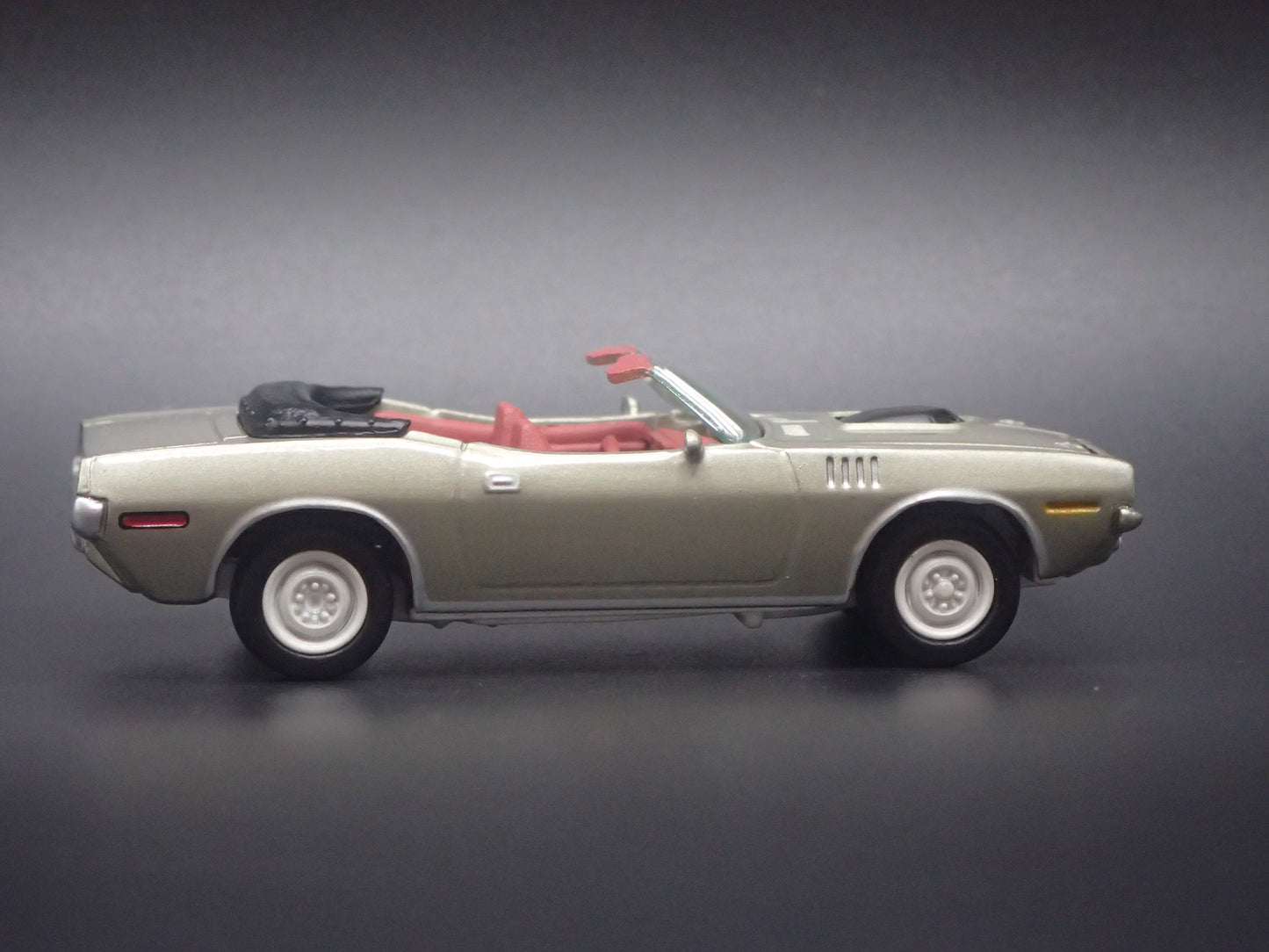 1971 71 PLYMOUTH CUDA CONVERTIBLE WHITE LIGHTNING 1/64 SCALE DIECAST MODEL CAR