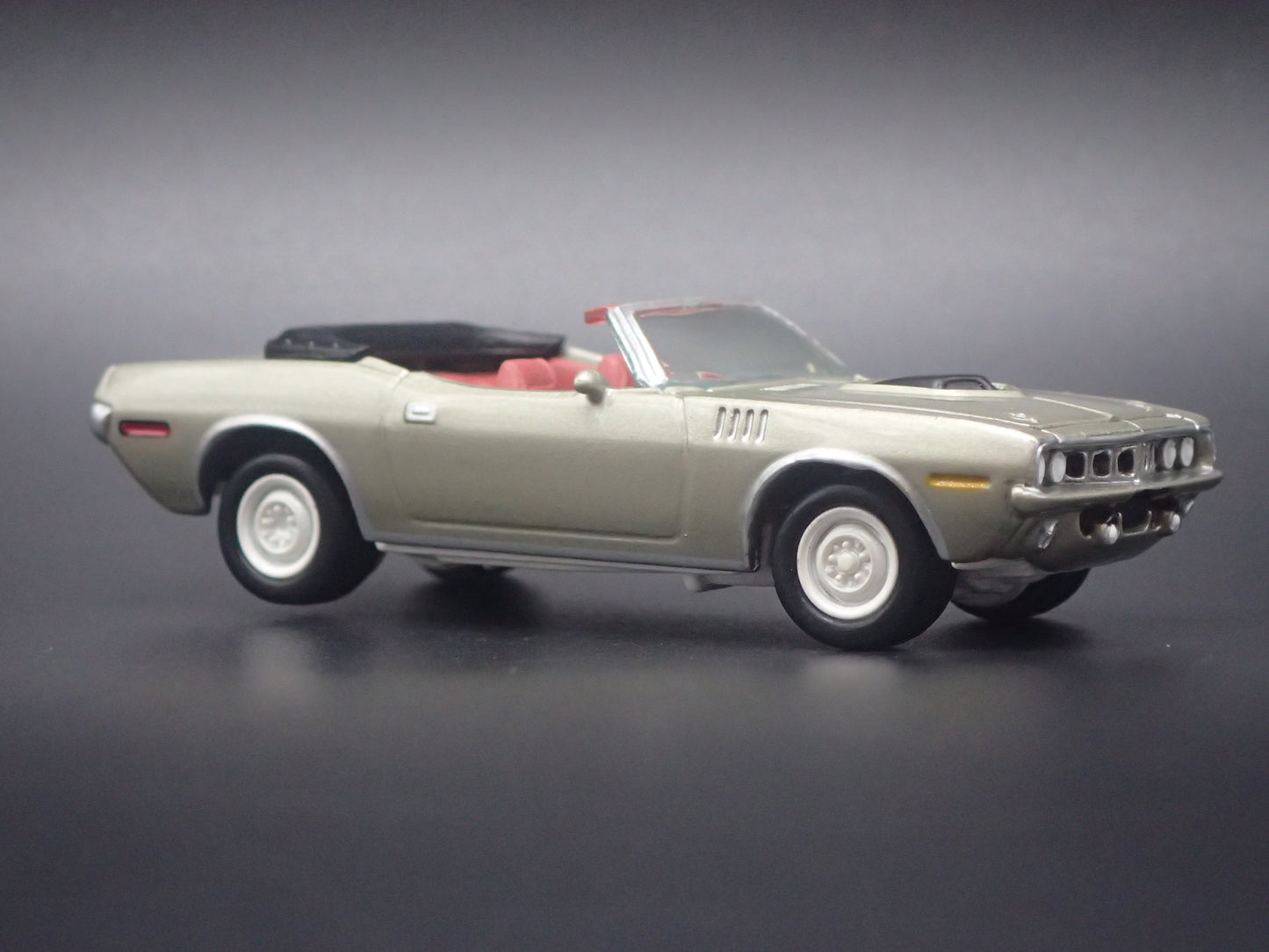 1971 71 PLYMOUTH CUDA CONVERTIBLE WHITE LIGHTNING 1/64 SCALE DIECAST MODEL CAR