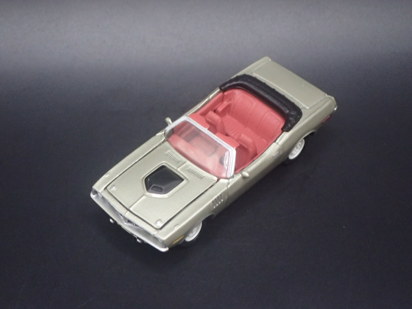 1971 71 PLYMOUTH CUDA CONVERTIBLE WHITE LIGHTNING 1/64 SCALE DIECAST MODEL CAR