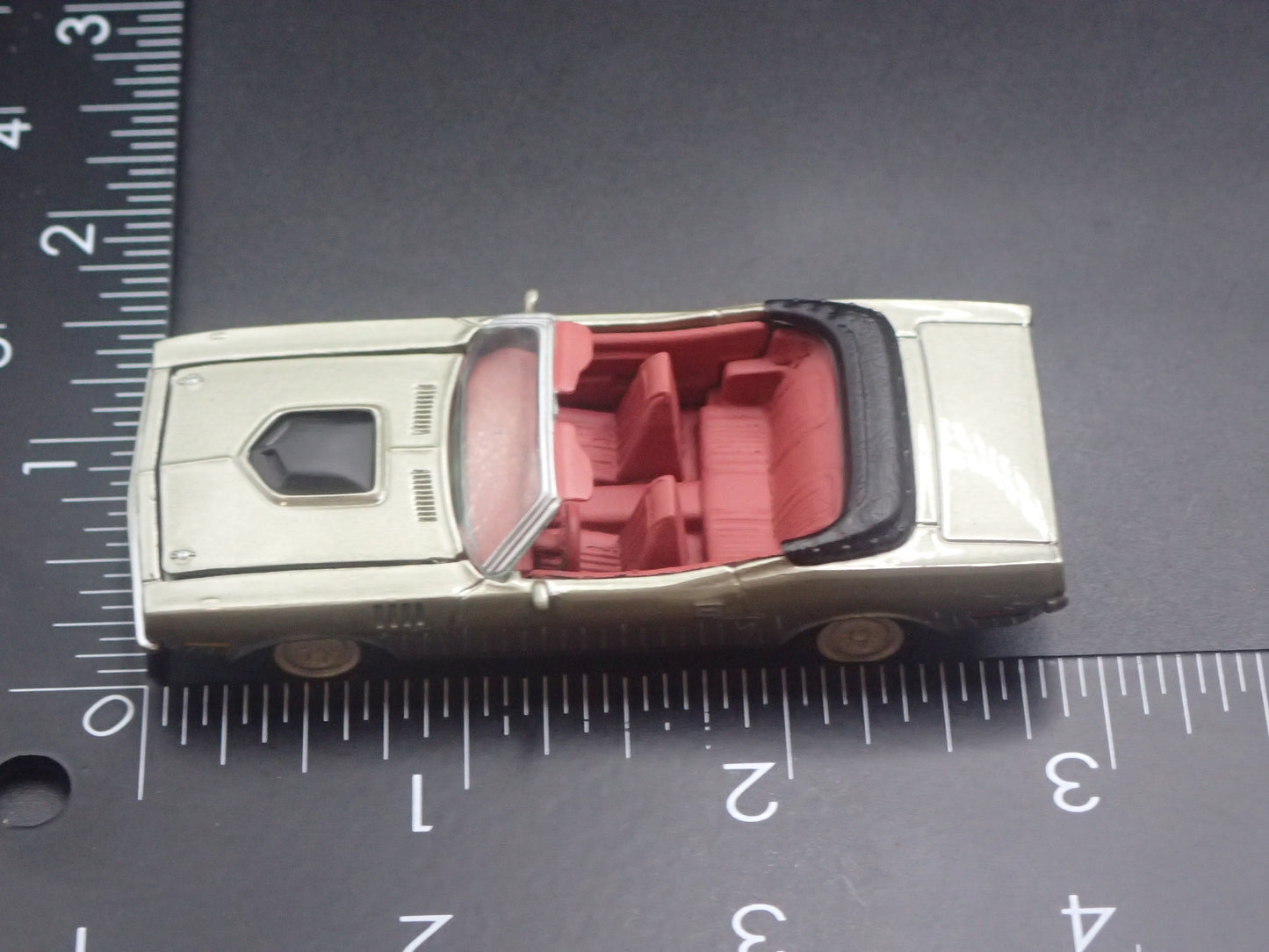 1971 71 PLYMOUTH CUDA CONVERTIBLE WHITE LIGHTNING 1/64 SCALE DIECAST MODEL CAR