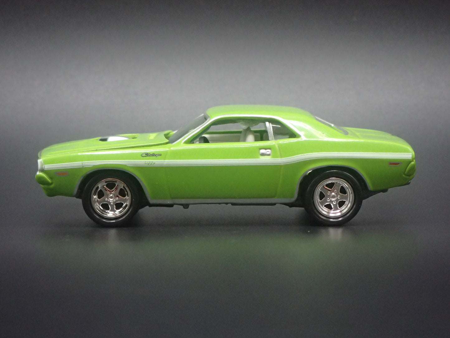 1970 70 DODGE CHALLENGER GREEN 1/64 SCALE DIORAMA DIECAST MODEL CAR