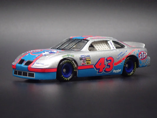 1996 96 PONTIAC GRAND PRIX 43 BOBBY HAMILTON NASCAR 1:64 SCALE DIECAST CAR