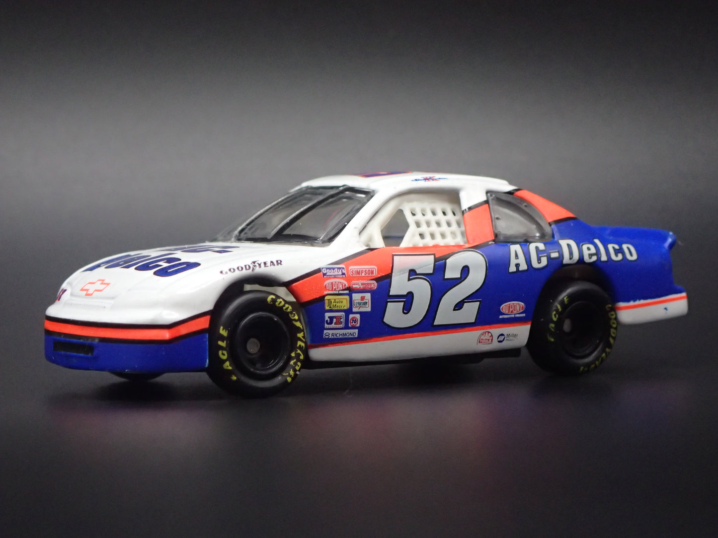 1995 CHEVY CHEVROLET MONTE CARLO 52 KEN SCHRADER NASCAR 1:64 DIECAST MODEL CAR