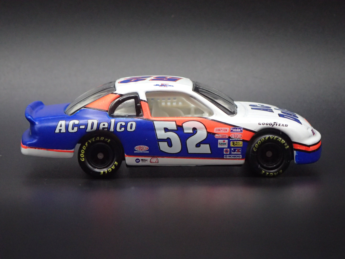 1995 CHEVY CHEVROLET MONTE CARLO 52 KEN SCHRADER NASCAR 1:64 DIECAST MODEL CAR