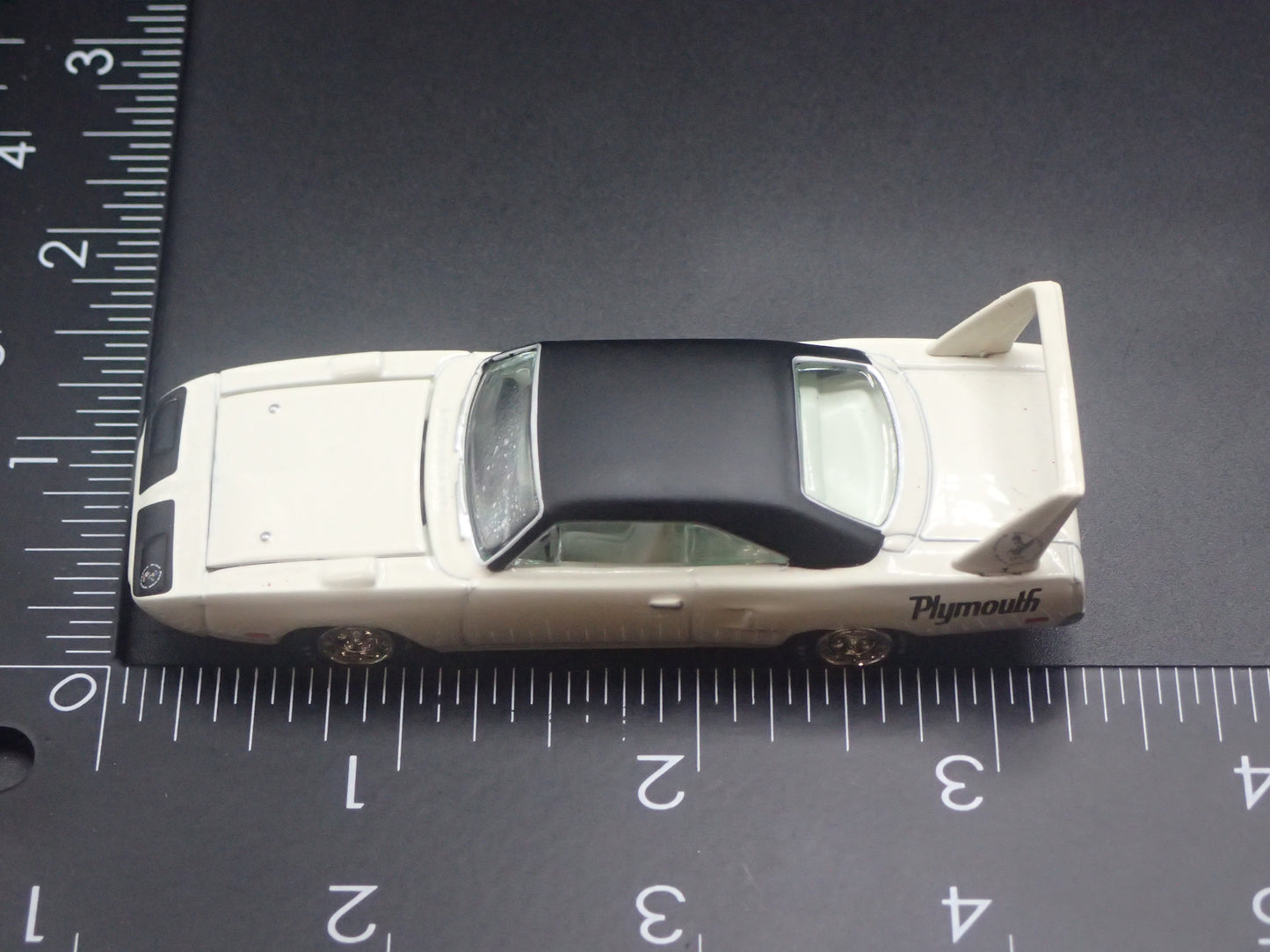 1970 70 PLYMOUTH SUPERBIRD WHITE 1:64 SCALE COLLECTIBLE DIORAMA DIECAST MODEL CAR