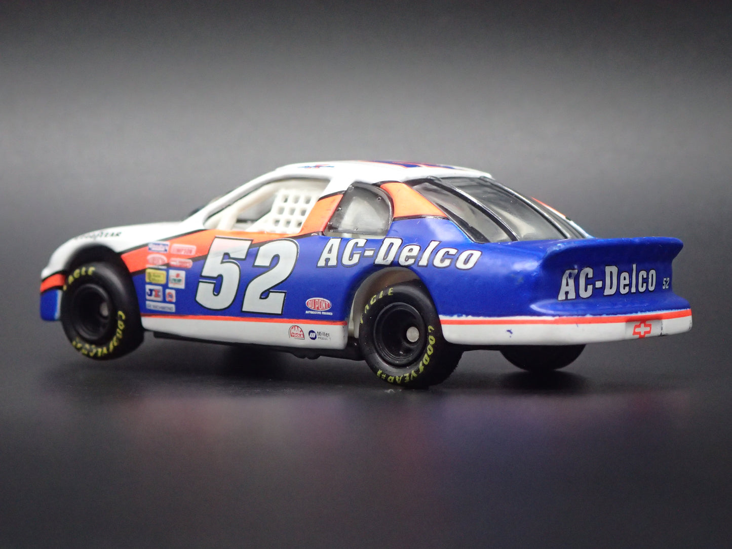 1995 CHEVY CHEVROLET MONTE CARLO 52 KEN SCHRADER NASCAR 1:64 DIECAST MODEL CAR