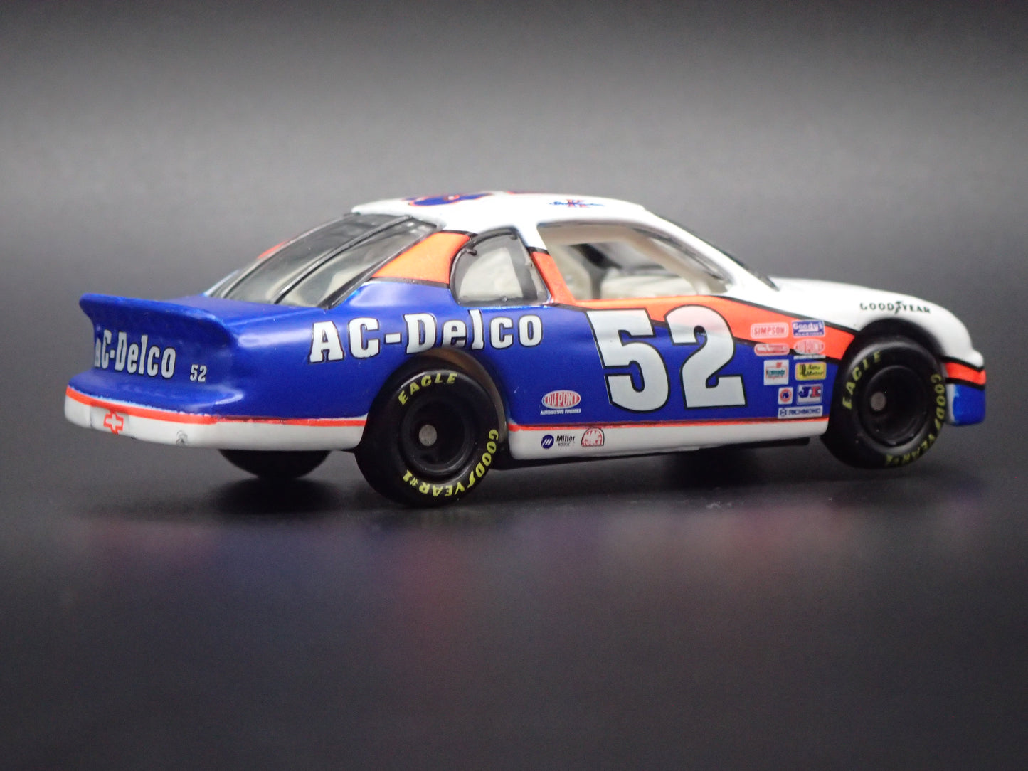 1995 CHEVY CHEVROLET MONTE CARLO 52 KEN SCHRADER NASCAR 1:64 DIECAST MODEL CAR