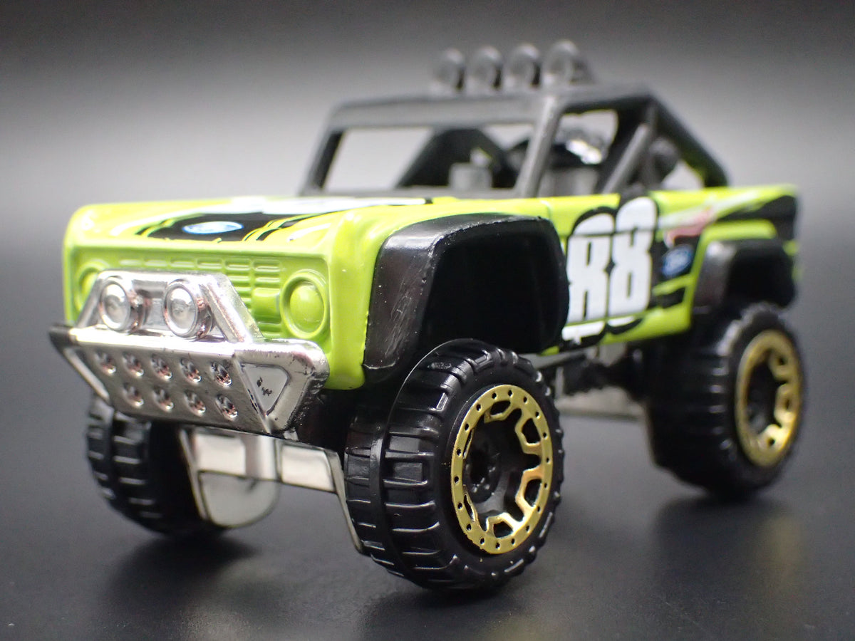 1966-1977 FORD BRONCO 4X4 OFF ROAD CUSTOM GREEN 1:64 SCALE DIECAST MODEL CAR