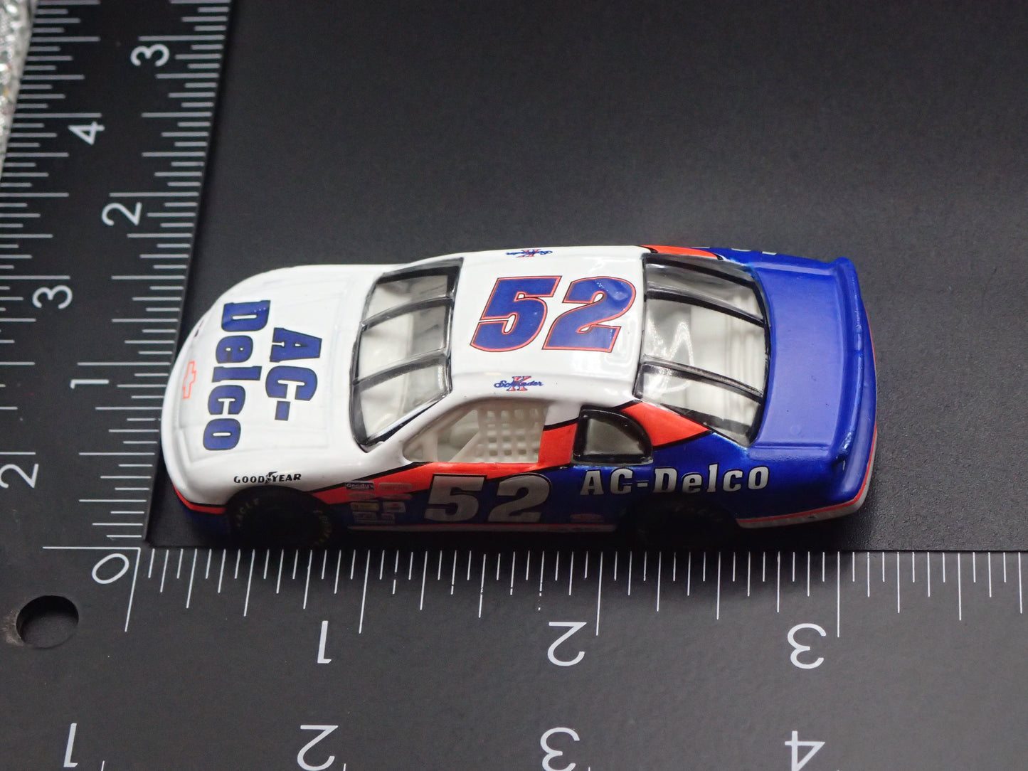 1995 CHEVY CHEVROLET MONTE CARLO 52 KEN SCHRADER NASCAR 1:64 DIECAST MODEL CAR