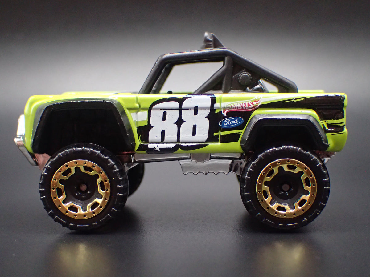 1966-1977 FORD BRONCO 4X4 OFF ROAD CUSTOM GREEN 1:64 SCALE DIECAST MODEL CAR